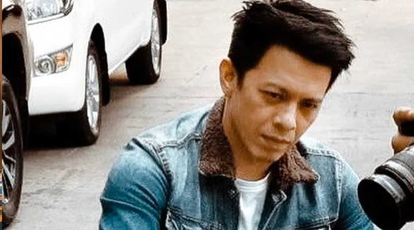 Ariel ‘Noah’ Bikin Gagal Fokus saat Yoga Bareng Emak-Emak