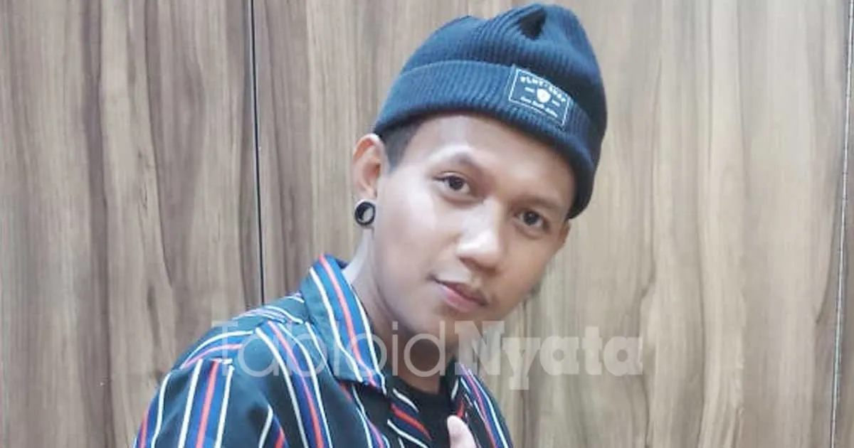 Chandra Aditya Optimis dengan Lagu Charly van Houten