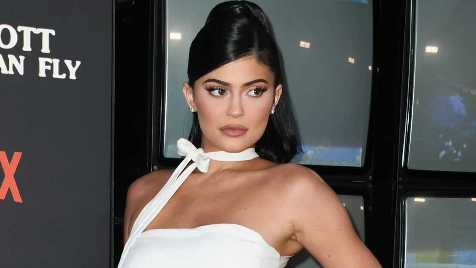 kylie-jenner-sumbang-miliaran