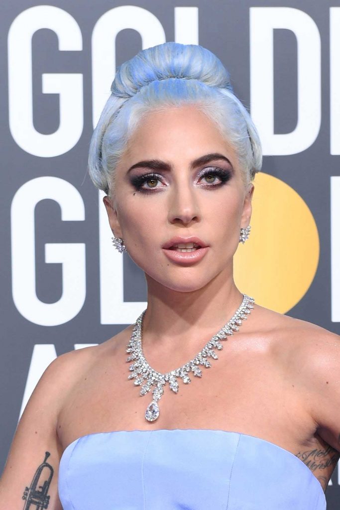 lady-gaga kalung golden globe