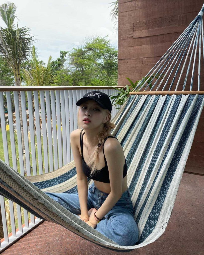 rose-di-bali-blackpink-seksi