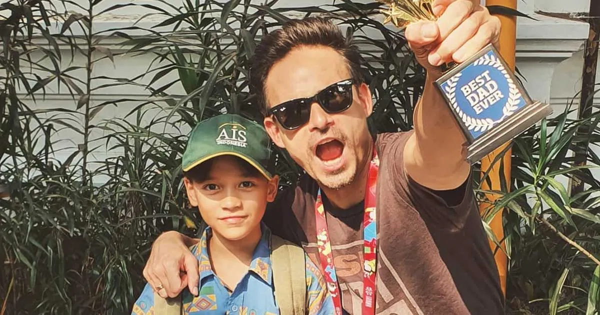Noah Sinclair Gambar Ayahnya Bersayap & Terbang, Benarkah Itu Firasat?