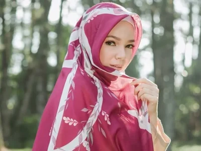 Dewi Sandra marah