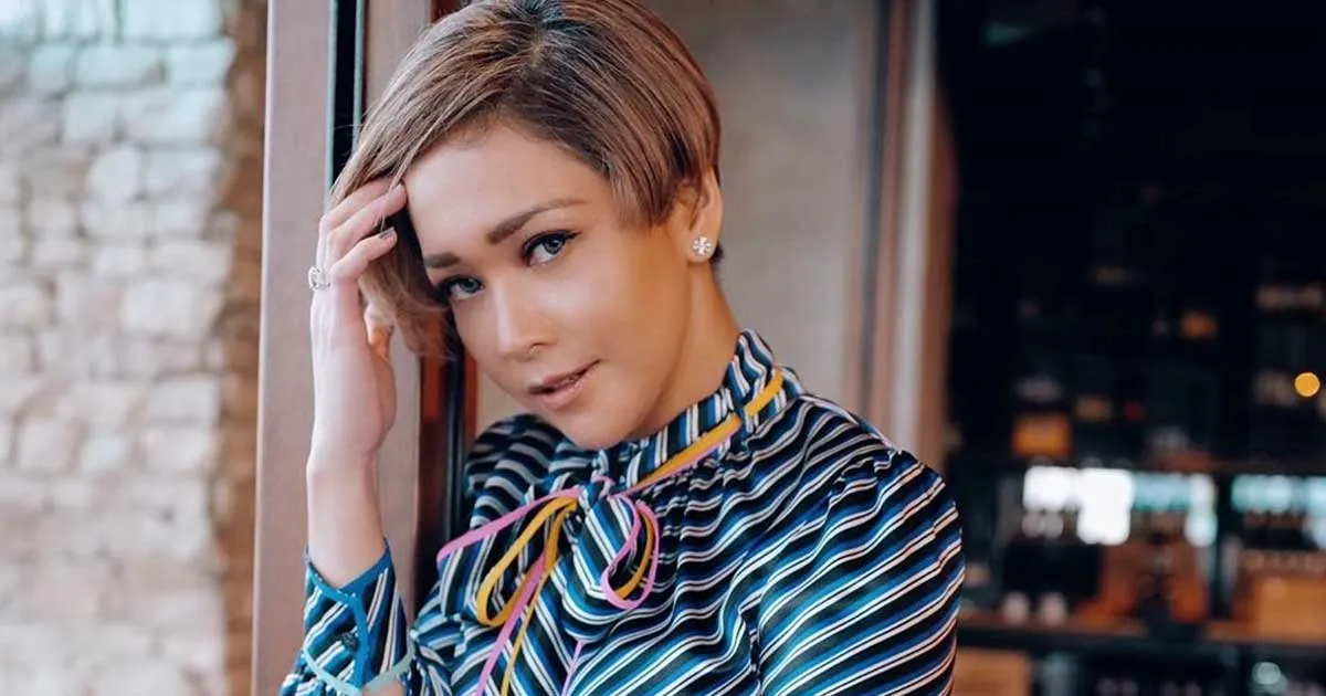 Heboh Maia Estianty Nostalgia Model Rambut Warna-warni