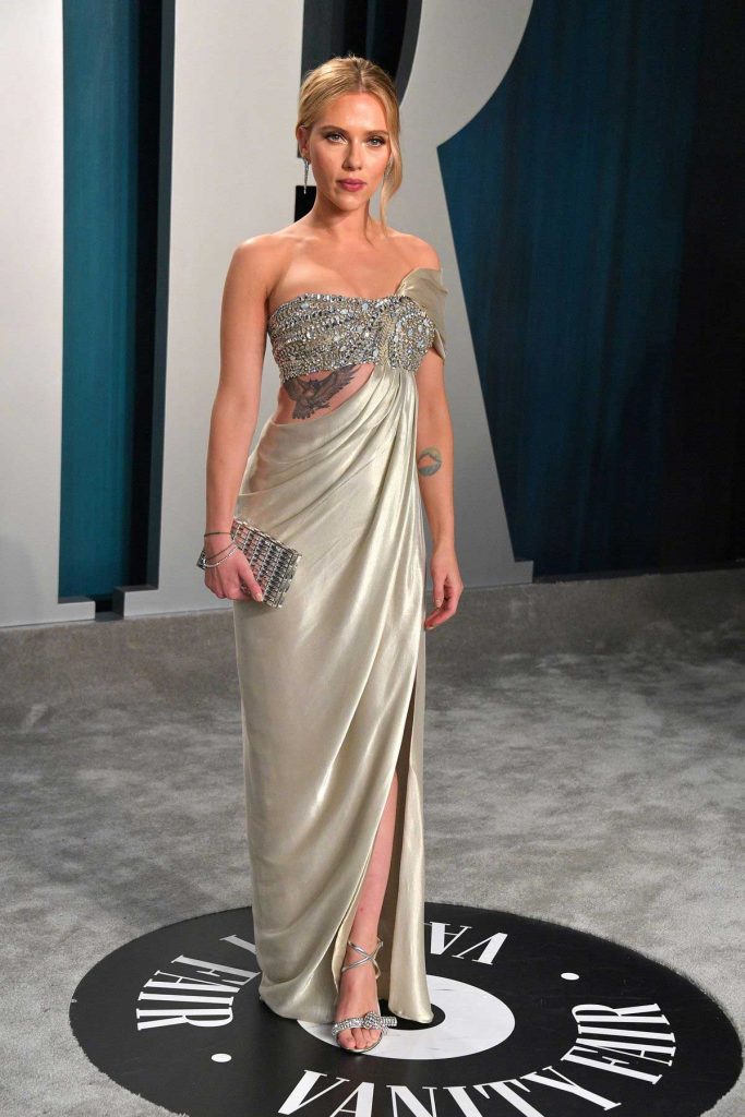 gaun-scarlett-johansson-after-party-oscars