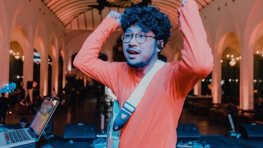 Bawakan ‘Mantra-Mantra Live’, Kunto Aji Ajak Keluarkan Emosi