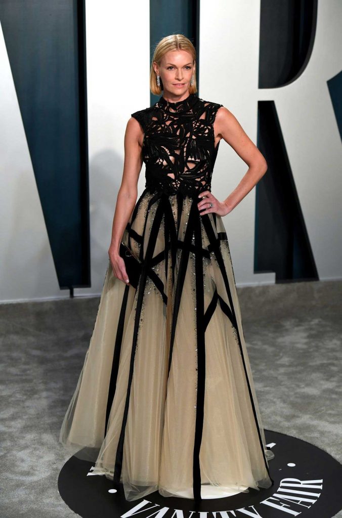 sarah-murdoch-gaun-oscars-after-party