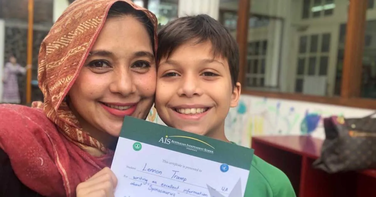Merdunya Lantunan Azan Anak Ayu Azhari Bikin Hati Adem
