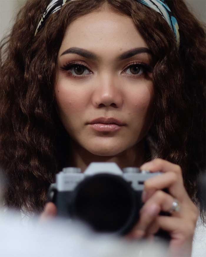 Rina Nose mirip Suzzanna