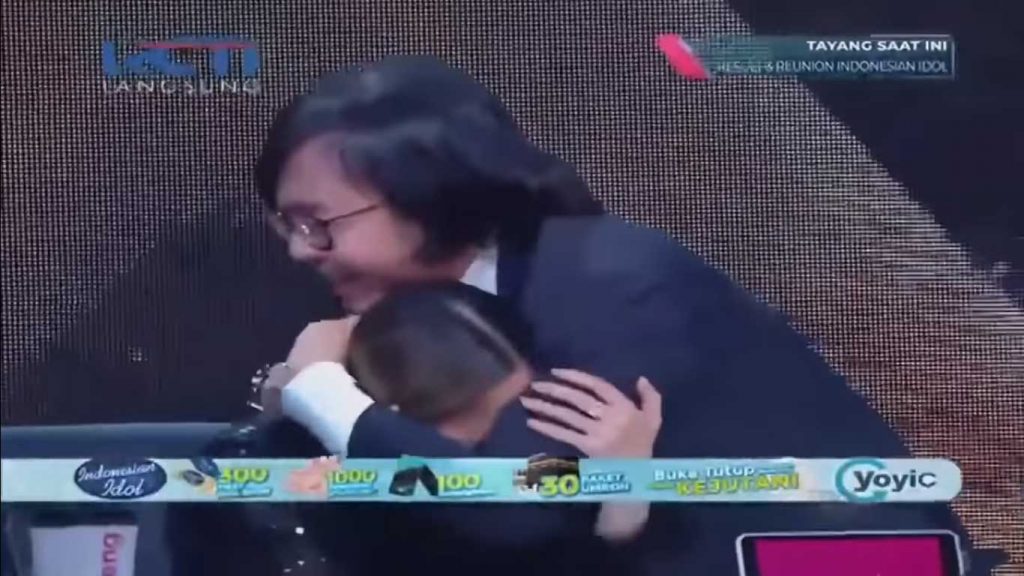 ari-lasso-peluk-bcl-saat-menangis