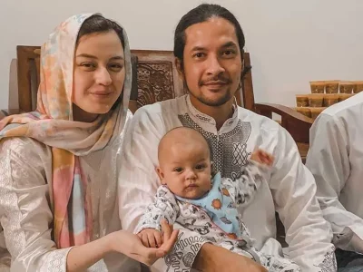 ayah-edward-akbar-mertua-kimberly-ryder-meninggal-dunia