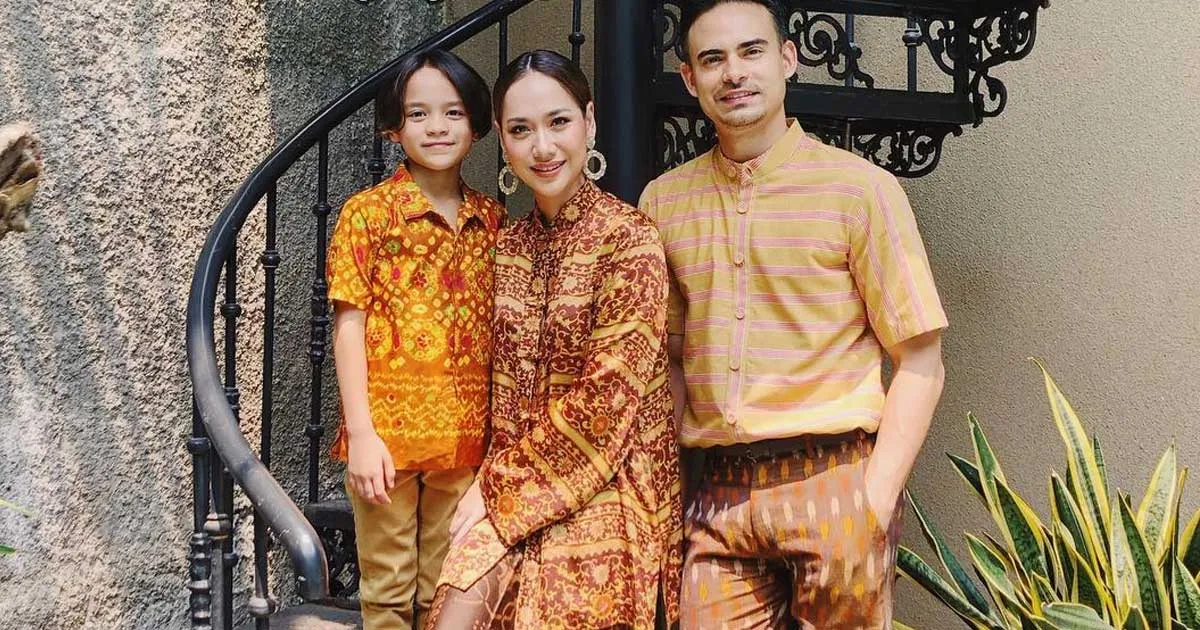 Ziarah, BCL dan Noah Beri Pelukan untuk Mendiang Ashraf Sinclair