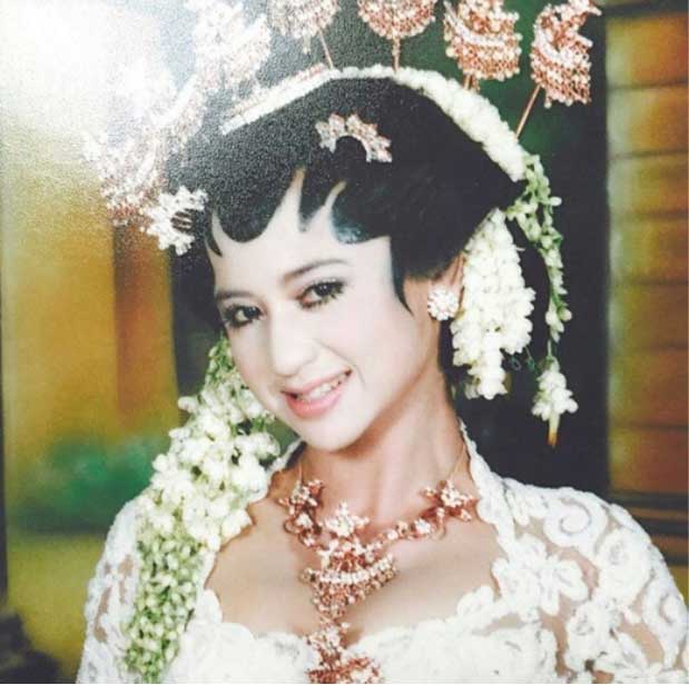 dewi-perssik-18-tahun