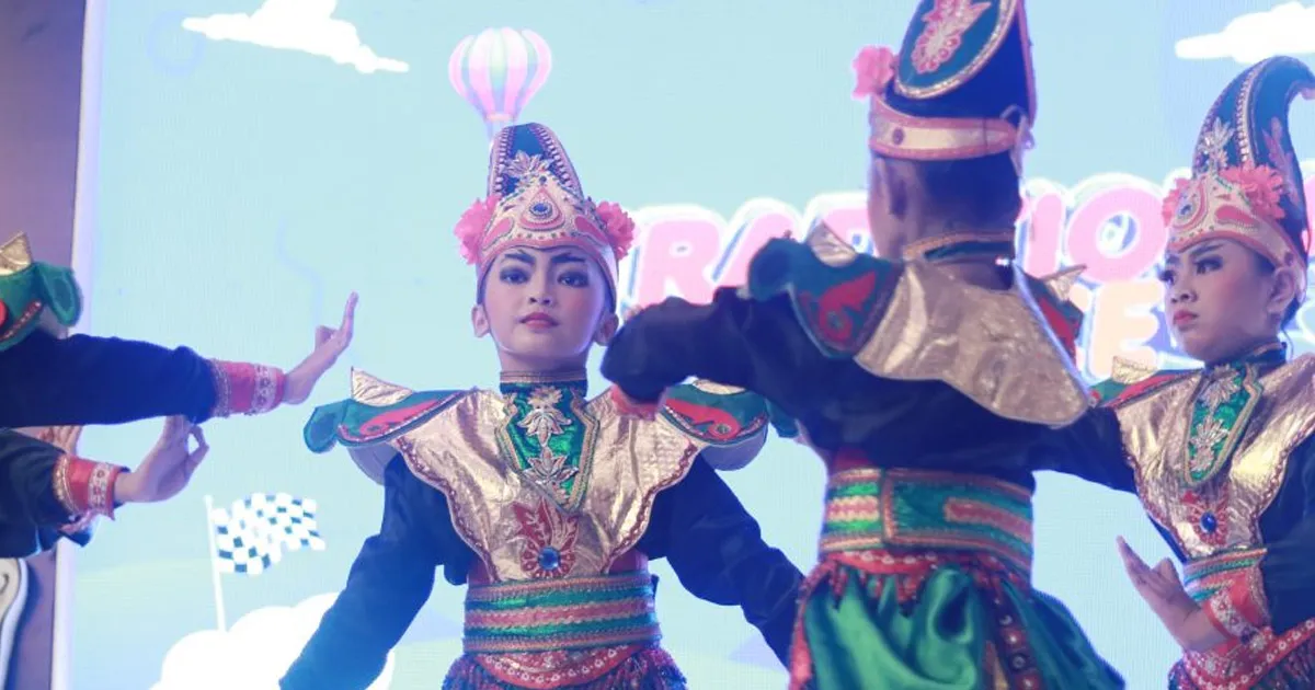 Memanjakan Mata dengan Penampilan Tari Tradisional di KFC ESG