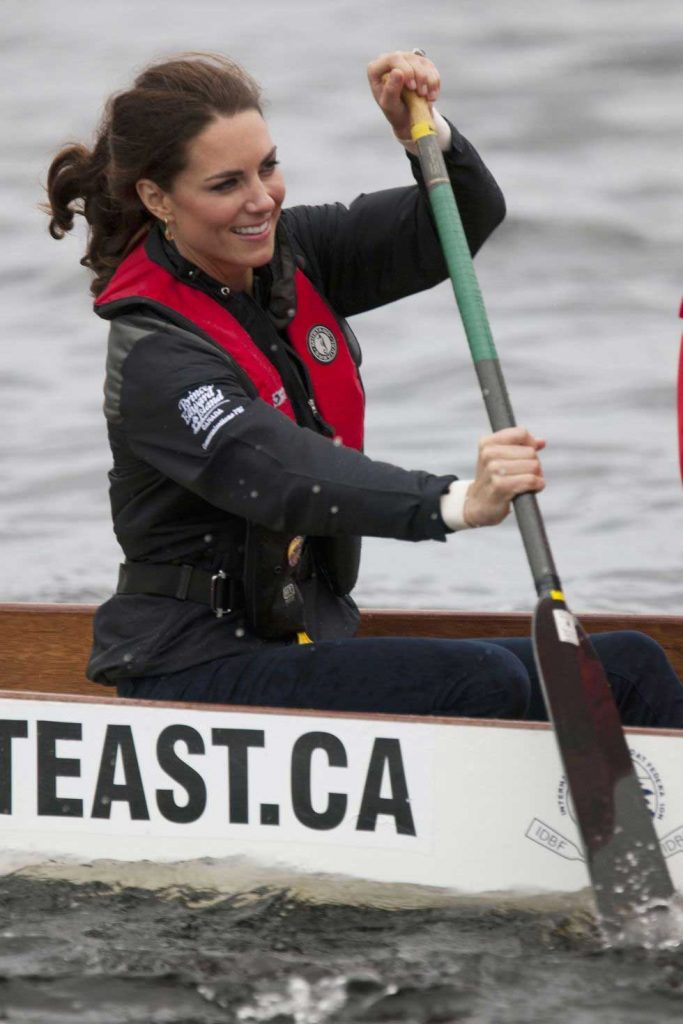 kate-middleton-bertanding-perahu-dengan-pangeran-william