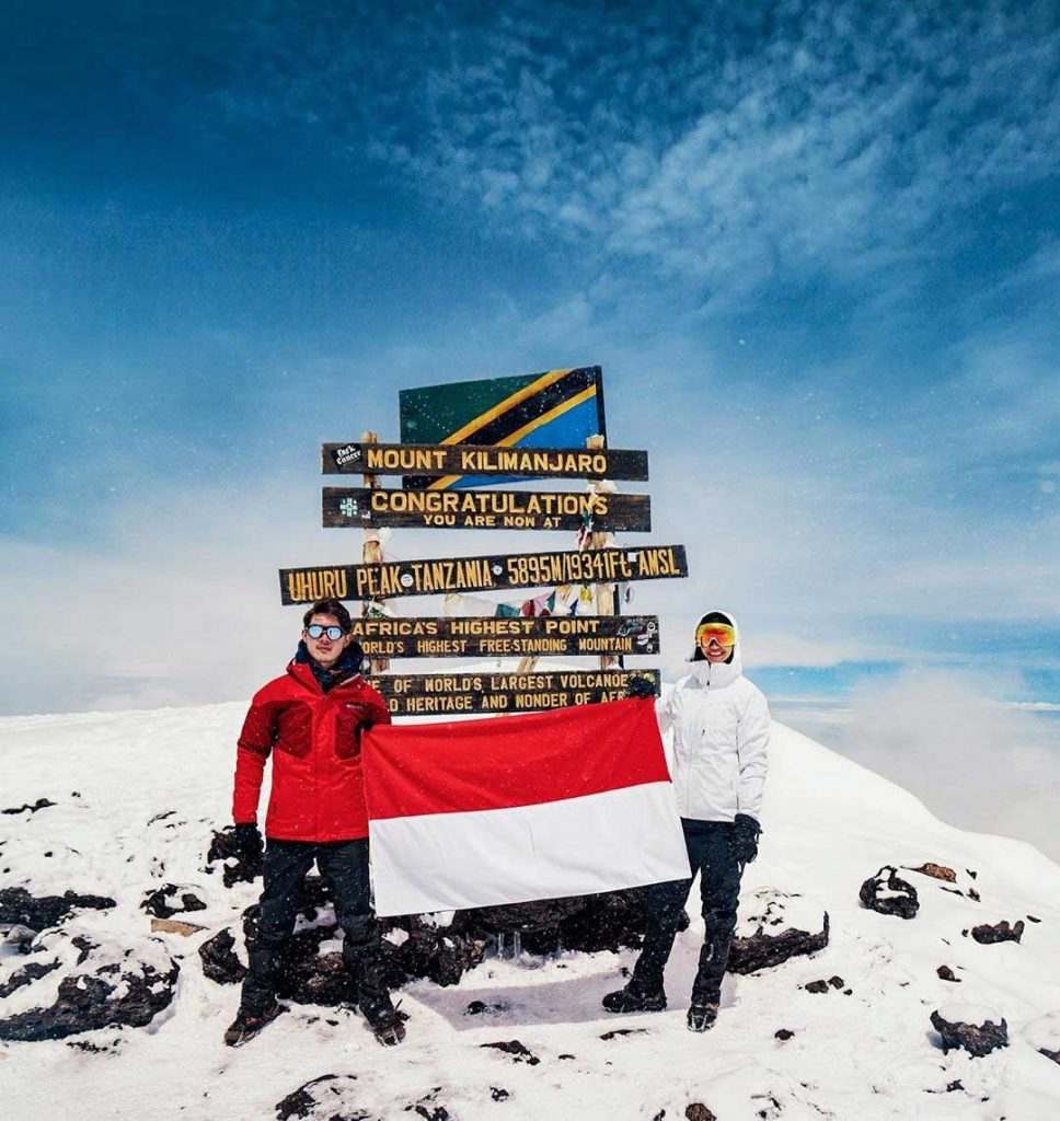 raline-shah-mendaki-puncak-uhuru-peak-gunung-kilimanjaro