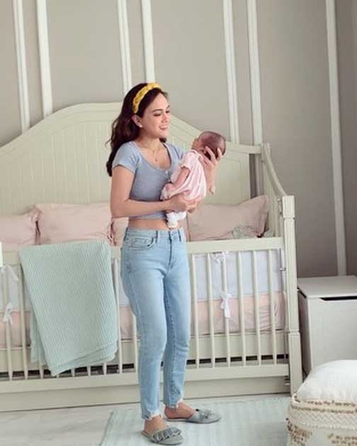 shandy-aulia-gendong-bayi 5