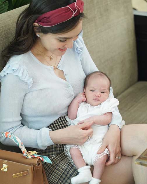 shandy-aulia-gendong-bayi-6
