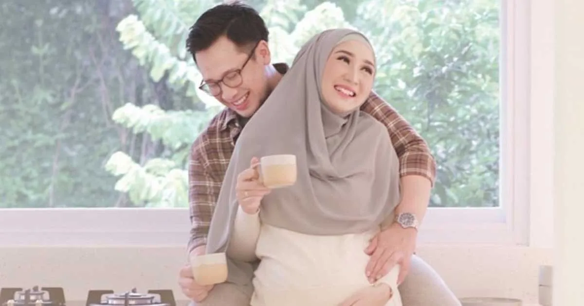 Umumkan Kehamilan, Kebersamaan Dian Pelangi dan Suami Bikin Baper