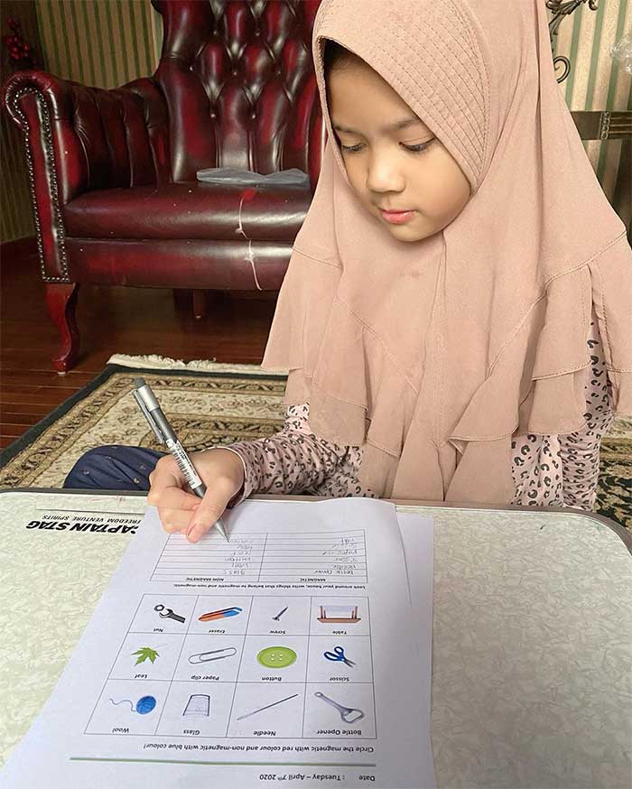 Safeea Ahmad berhijab