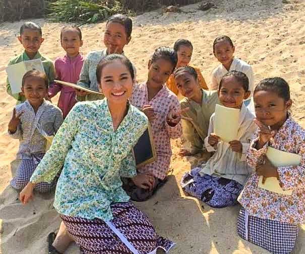 acha-septriasa-kebaya-hari-kartini