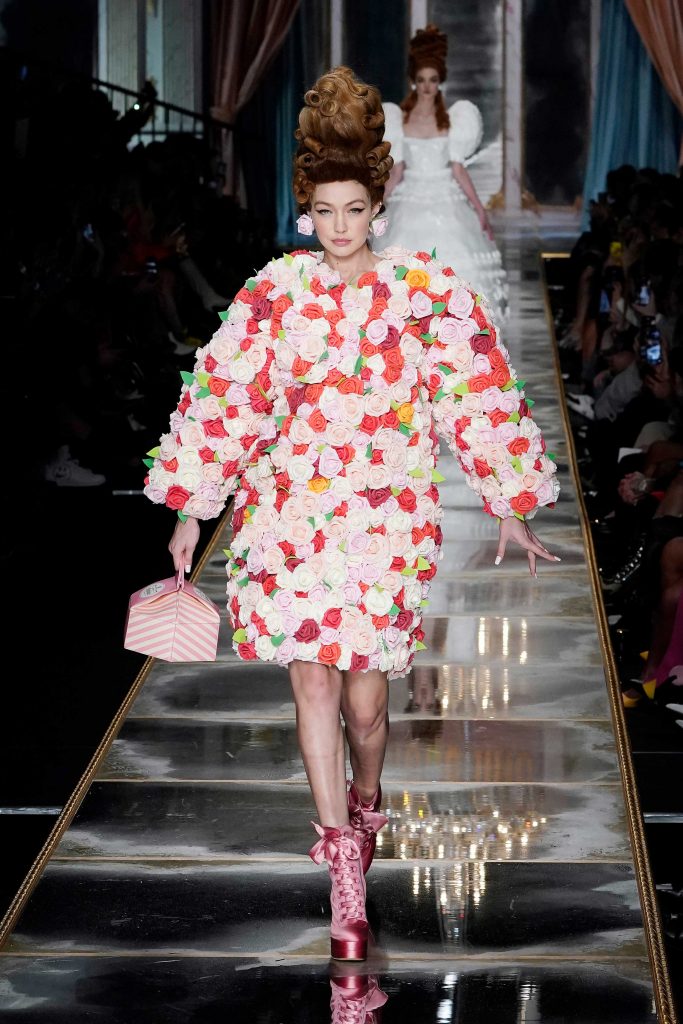 gigi-hadid-milan-fashion-week,-moschino