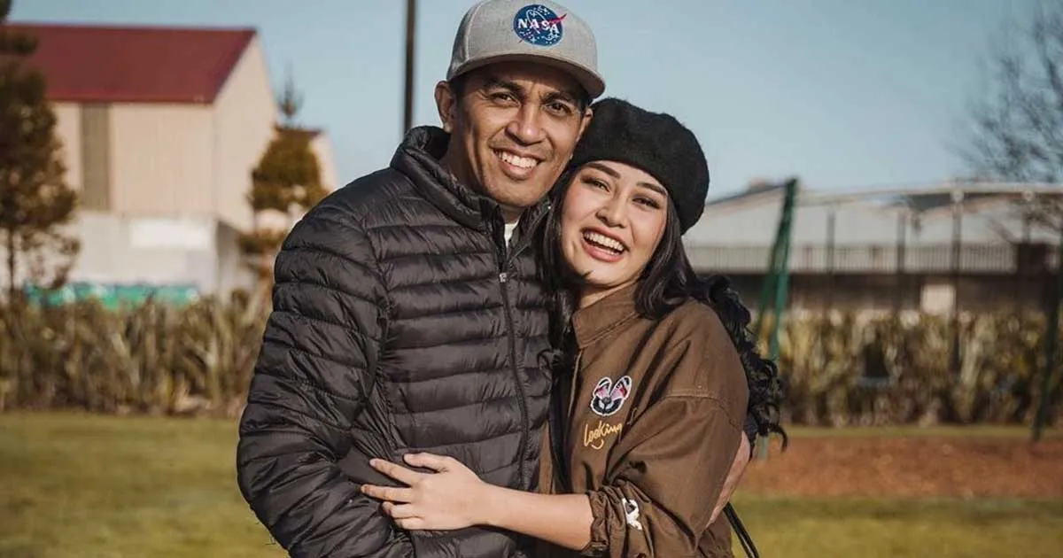 Peringati Setahun Menikah, Mutia Ayu ‘Duet’ dengan Mendiang Glenn Fredly