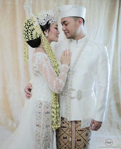 zaskia-gotik-baju-pernikahan-1