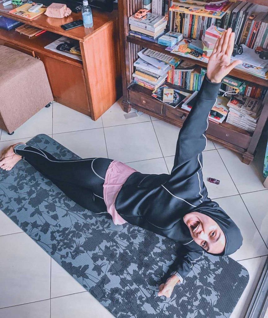 zee-zee-shahab-olahraga-yoga