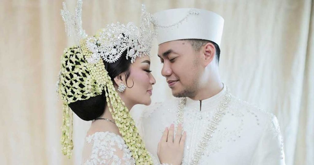 usia foto baby bump hamil kehamilan Zaskia Gotik dan suami