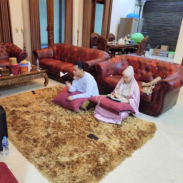 Zaskia Gotik dan suami