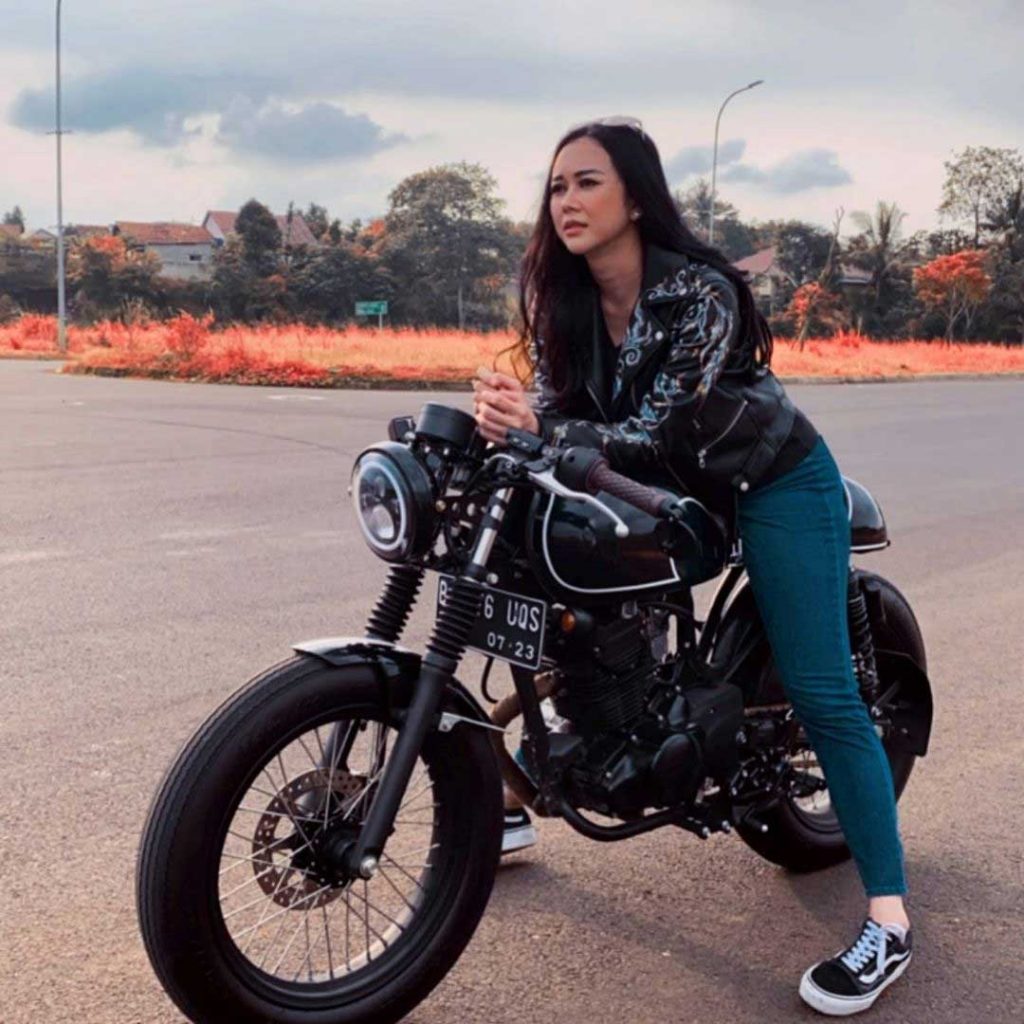 aura-kasih-anak-motor-mengendarai