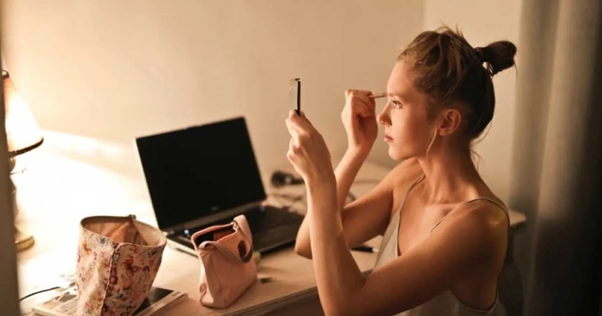 Stay at Home? Tetap Dandan agar Kesehatan Mental Terjaga!
