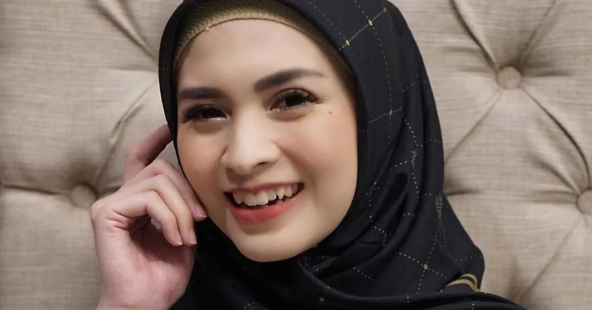 Kenang Setahun Hijrah, Ini Penampilan Pertama Donita Berhijab
