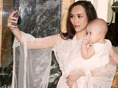 foto-anak-aura-kasih-lucu hijab