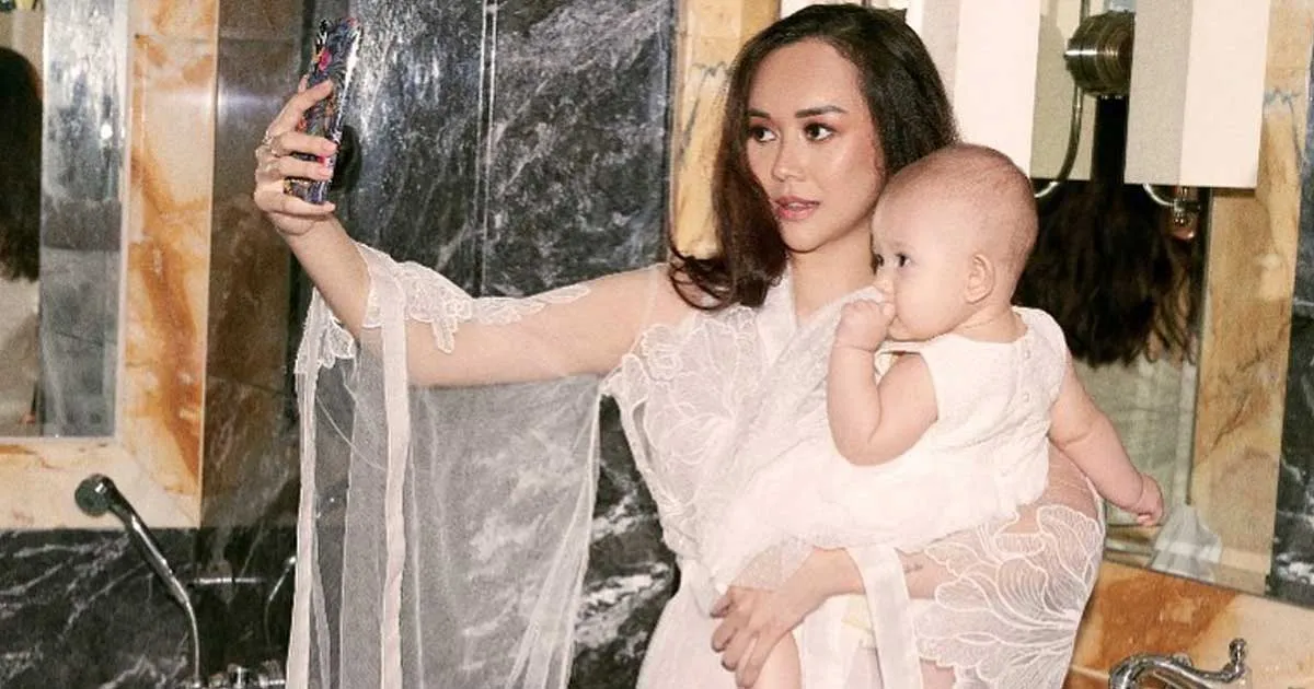 Pesona Anak Aura Kasih Berhijab Bikin Gemas Maksimal