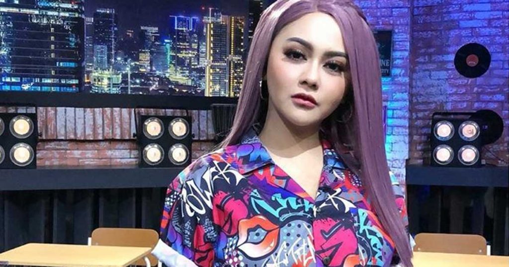 jenita-janet-pernah-kerja-di-bank