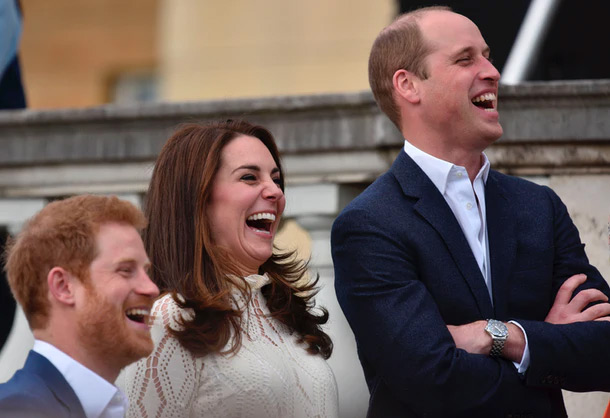 kate-middleton-tertawa