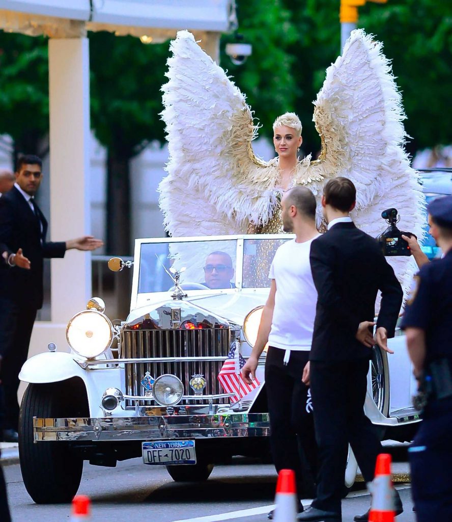 katy-perry-met-gala-2018-car
