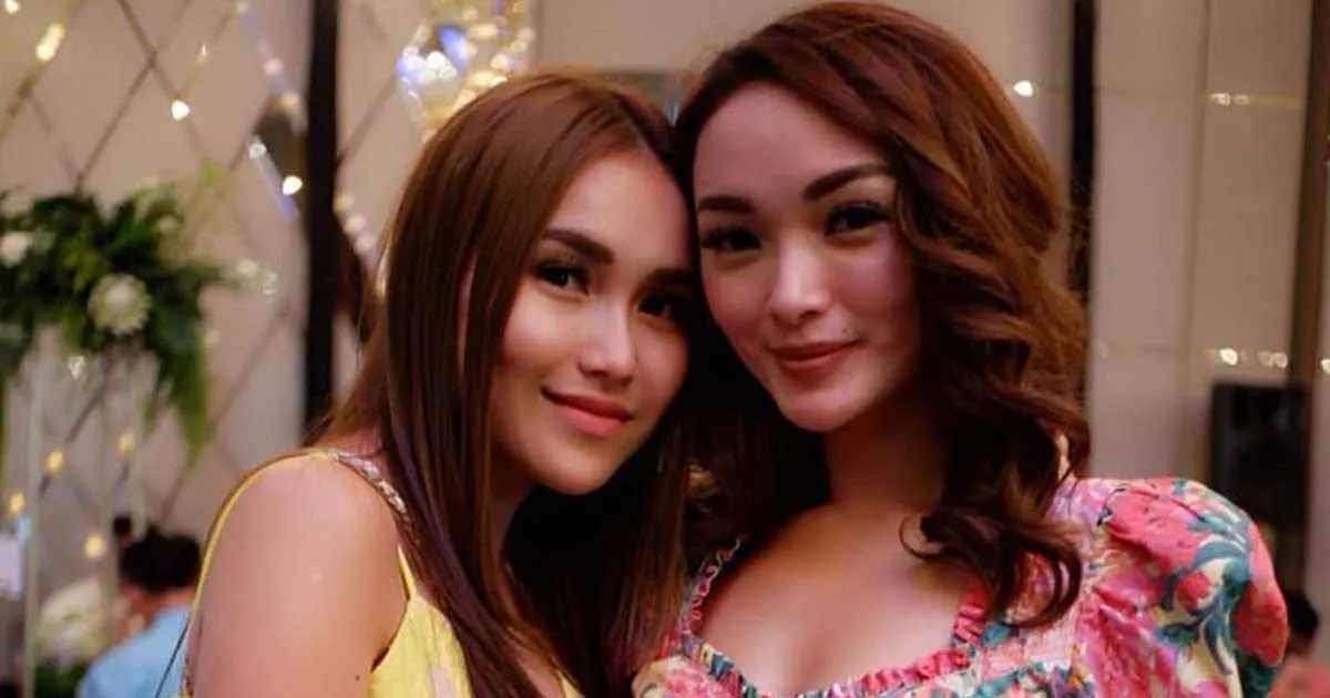 6 Bukti Persahabatan Zaskia Gotik & Ayu Ting Ting yang Bestie Goals Abis!