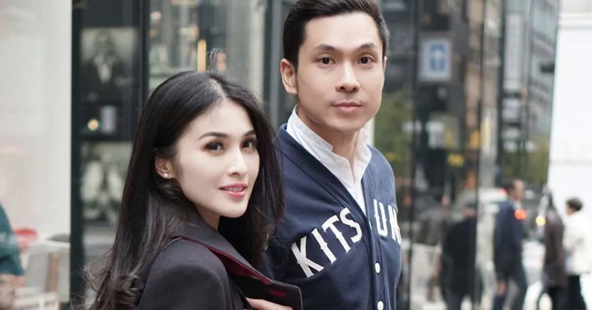 Suka Beramal Diam-Diam, Ini Alasan Sandra Dewi dan sang Suami