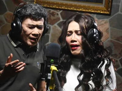 Rhoma Irama dan Rita Sugiarto