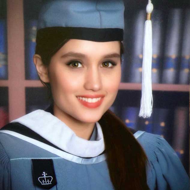 cinta-laura-wisuda-ldr