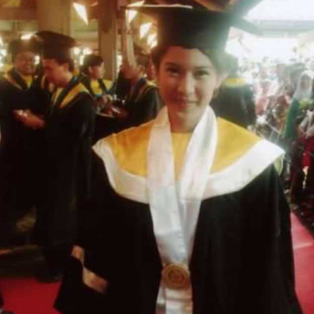dian-sastro-wisuda-ldr