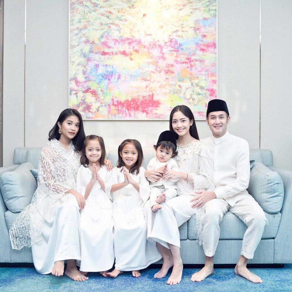 foto-lebaran-keluarga-ririn-dwi-ariyanti-2019