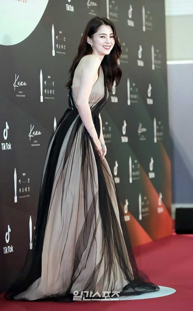 gaun-han-soo-hee-dispatch-baeksang-awards