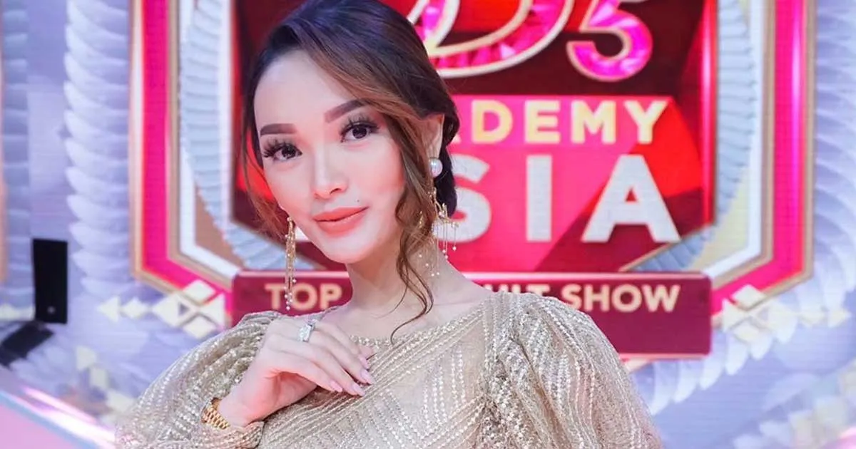 Pamer Ibadah di Malam Jumat, Zaskia Gotik Panen Peringatan