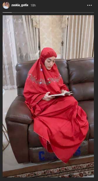 zaskia-gotik-mengaji
