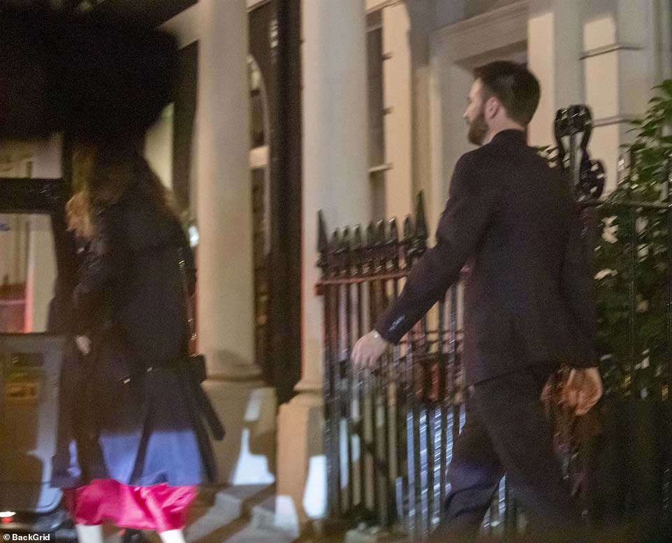 chris-evans-dan-lily-james-pacaran