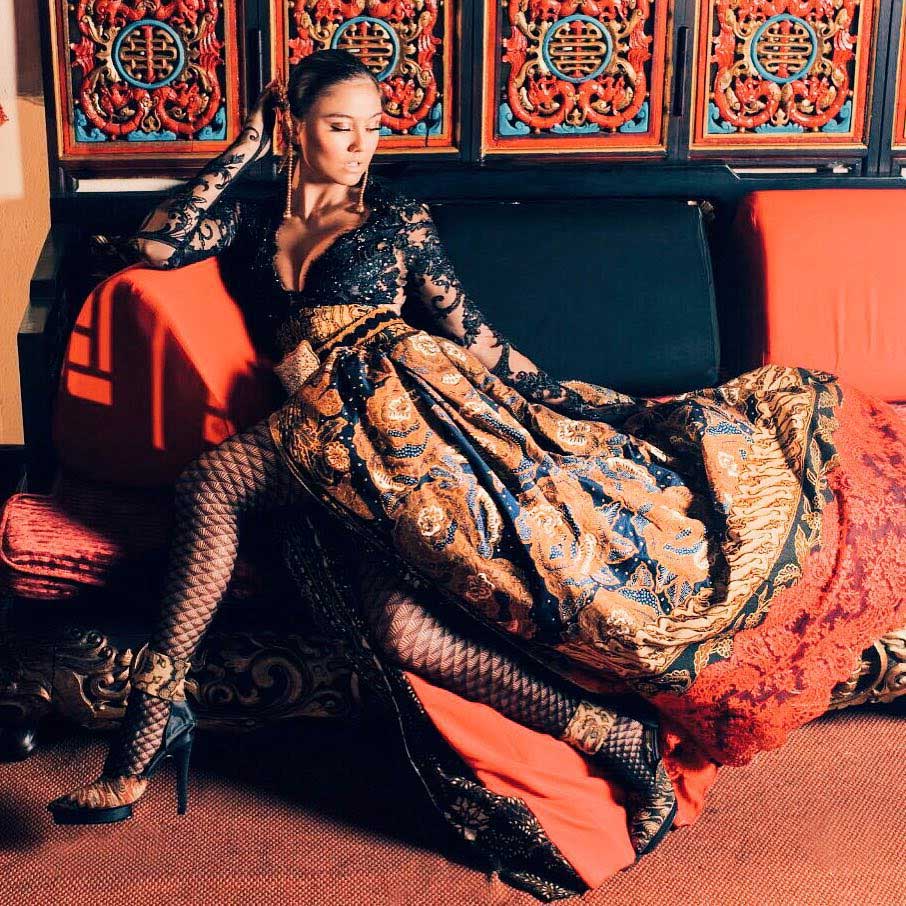 kebaya-modern-agnez-mo